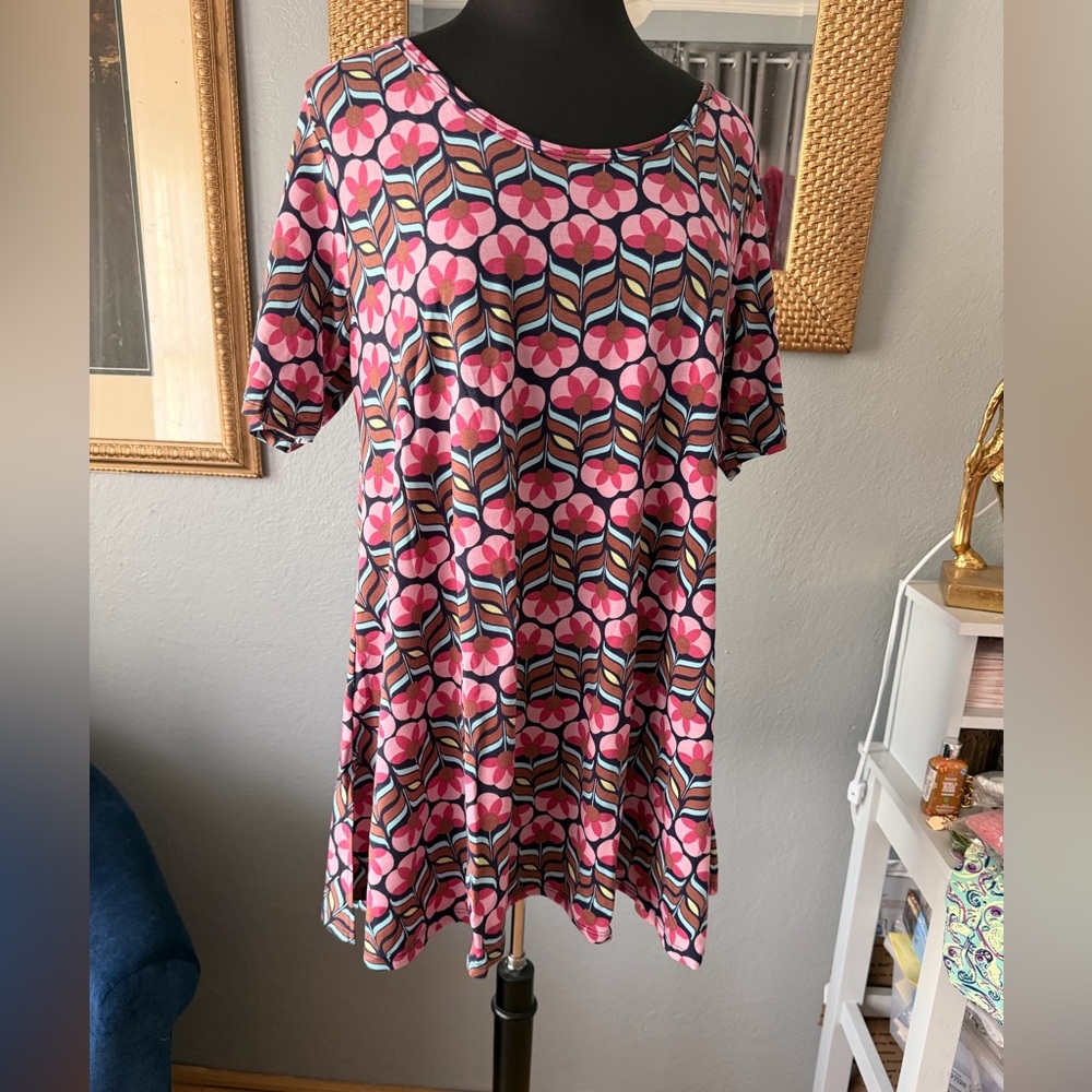 NWT!! 💗🖤 LuLaRoe Pink and Black Floral Tunic